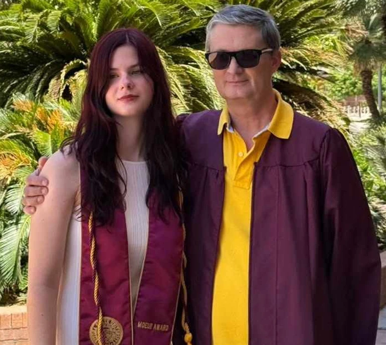 Моя розумна красуня: Кондратюк похвалився донькою-випускницею американського вишу. Фото