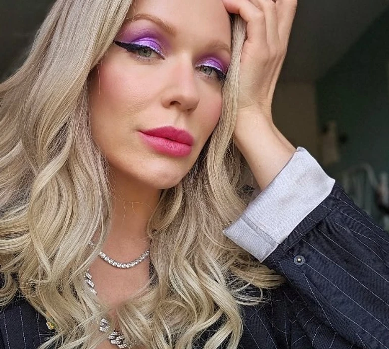 Це певна форма сім'ї: Монро про стосунки, в яких перебуває, та чи споріднена біологічно з дитиною подруги