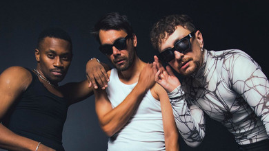 Настрій серпня і танцювальний ритм: TVORCHI та The Maneken заспівали Одіссею українською. Відео