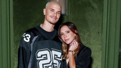 Бекхем у сукні з декольте та сітчастим подолом посвітила стрункими ніжками на 23-річчі сина