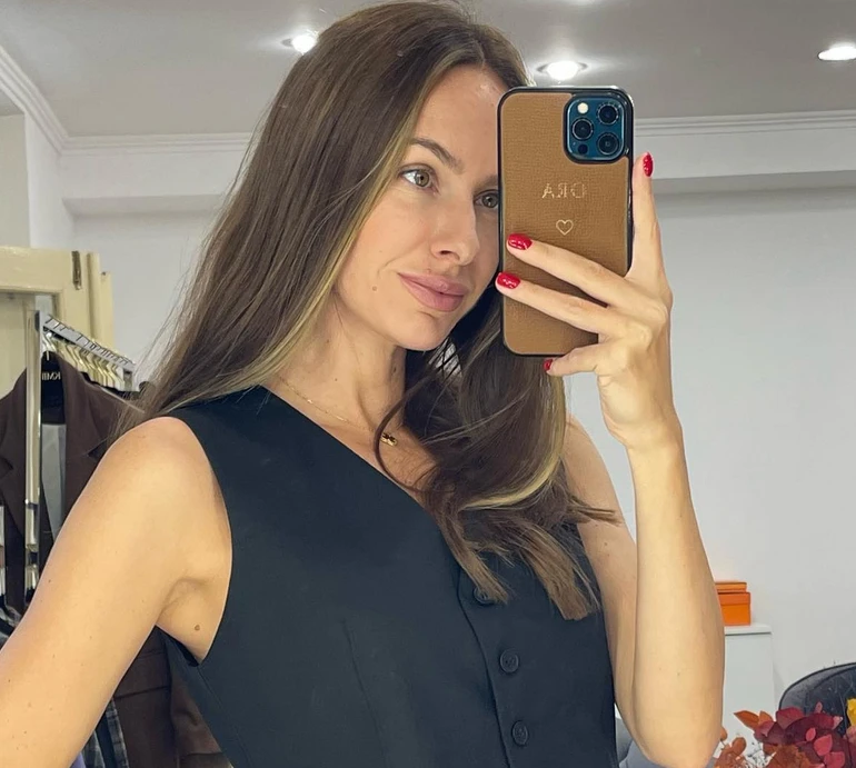 Остапчук в рожевих міні потрусила дупцею під арабську музику