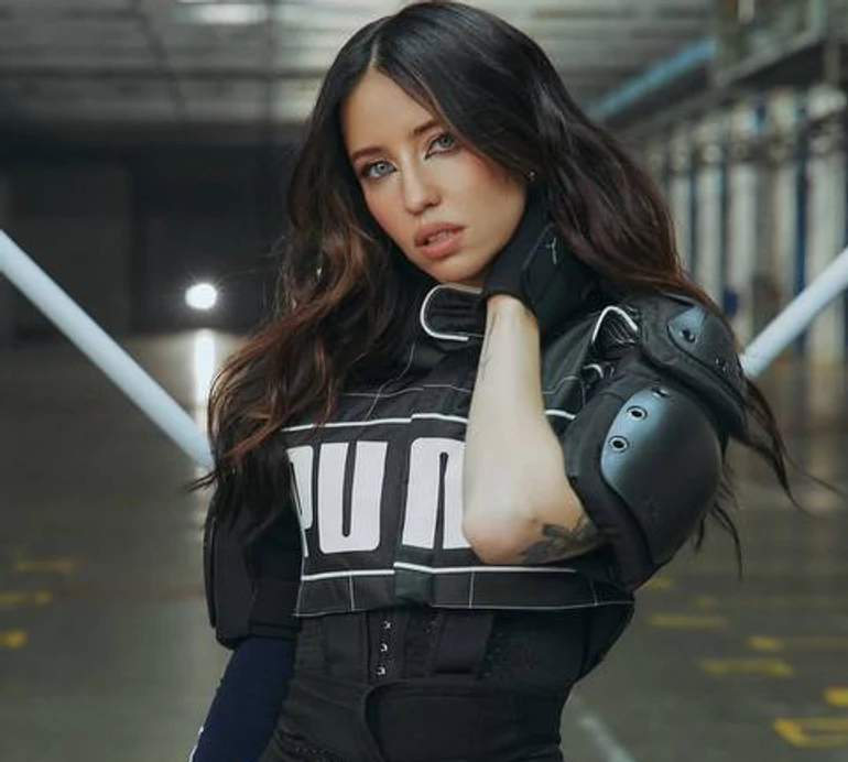 Кавові цілунки, примірки і стильні прогулянки: Дорофєєва показала столичні будні з Кацуріним