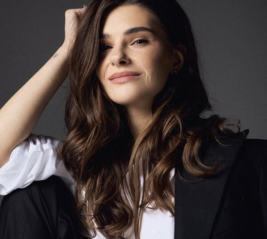 Мовчання фактів гучніше за чутки: Остапчук без бра розчахнула сорочку на ч/б портретах