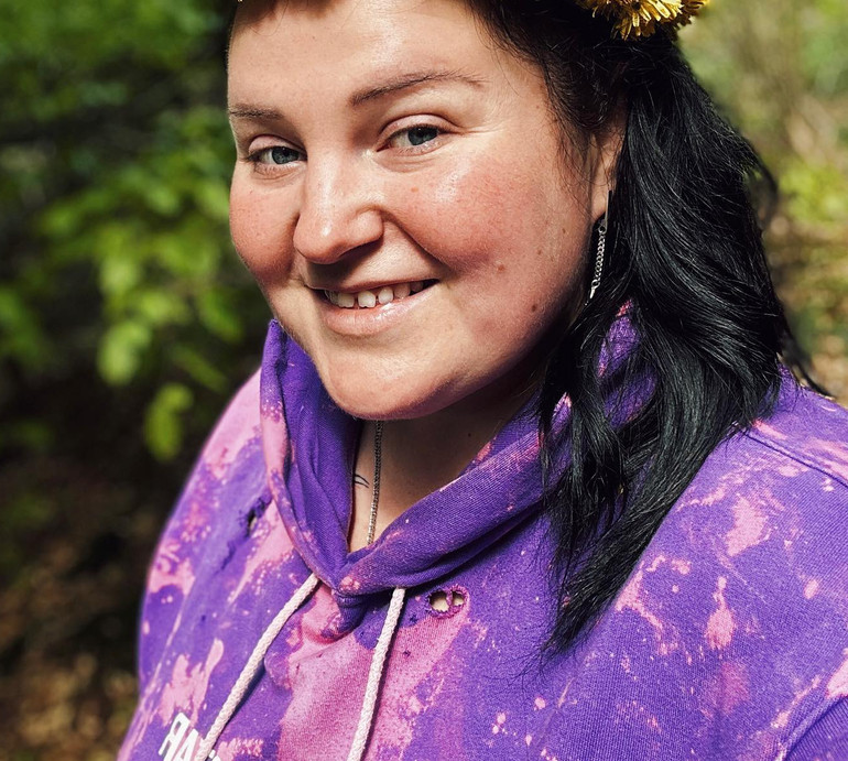 Пескетаріанка alyona alyona розказала про відмову від м'яса та паління, за що покохала нового бойфренда та чому не проти корпоративів під час війни