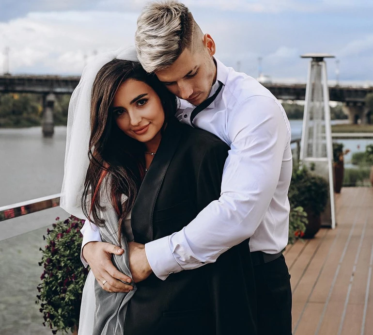 На тлі чуток про зраду: Трінчер оголосила про розлучення після 1,5 року шлюбу та розповіла, хто ініціатор. ОНОВЛЕНО