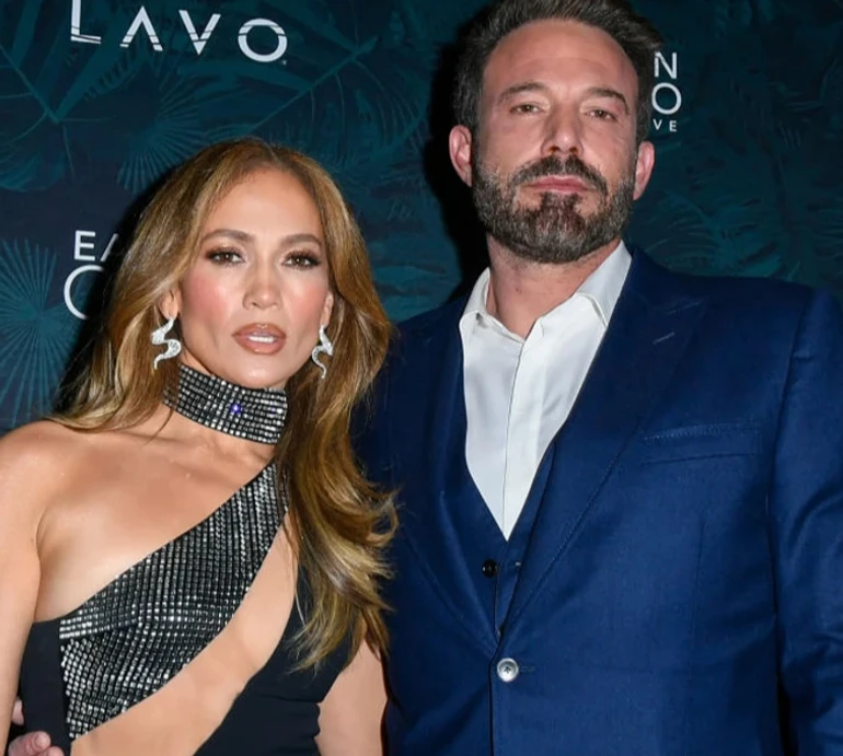 Лопес та Аффлека підловили за емоційним шопінгом на відпочинку. Фото