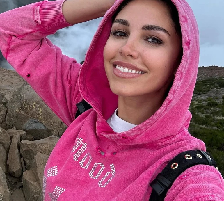 Ексдружина Богдана в купальнику наробила спокусливих фото у прозорому басейні на Балі