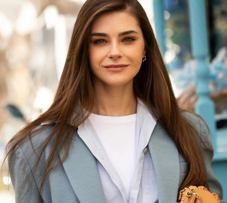 Дружина Остапчука у прозорій білизні зазнімкувала струнку фігуру через 5 місяців після пологів. Фото