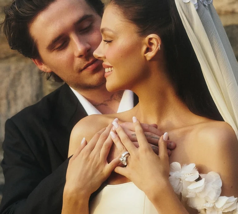 Син Бекхемів проігнорував батьків під час промови на своєму другому весіллі та заступився за дружину