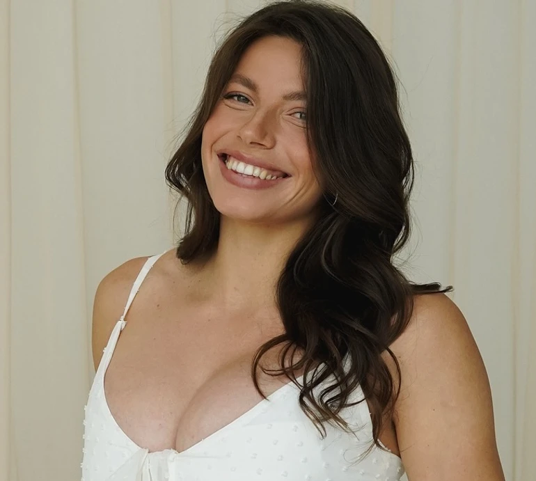 Підняла свою дупцю і зробила: Бех на 22 тижні вагітності попозувала з оголеним животиком і виразним декольте