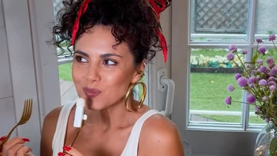 Каменських із грайливою зачіскою навчила іспанською, як за 2 хвилини приготувати хрумкий салат. Відео