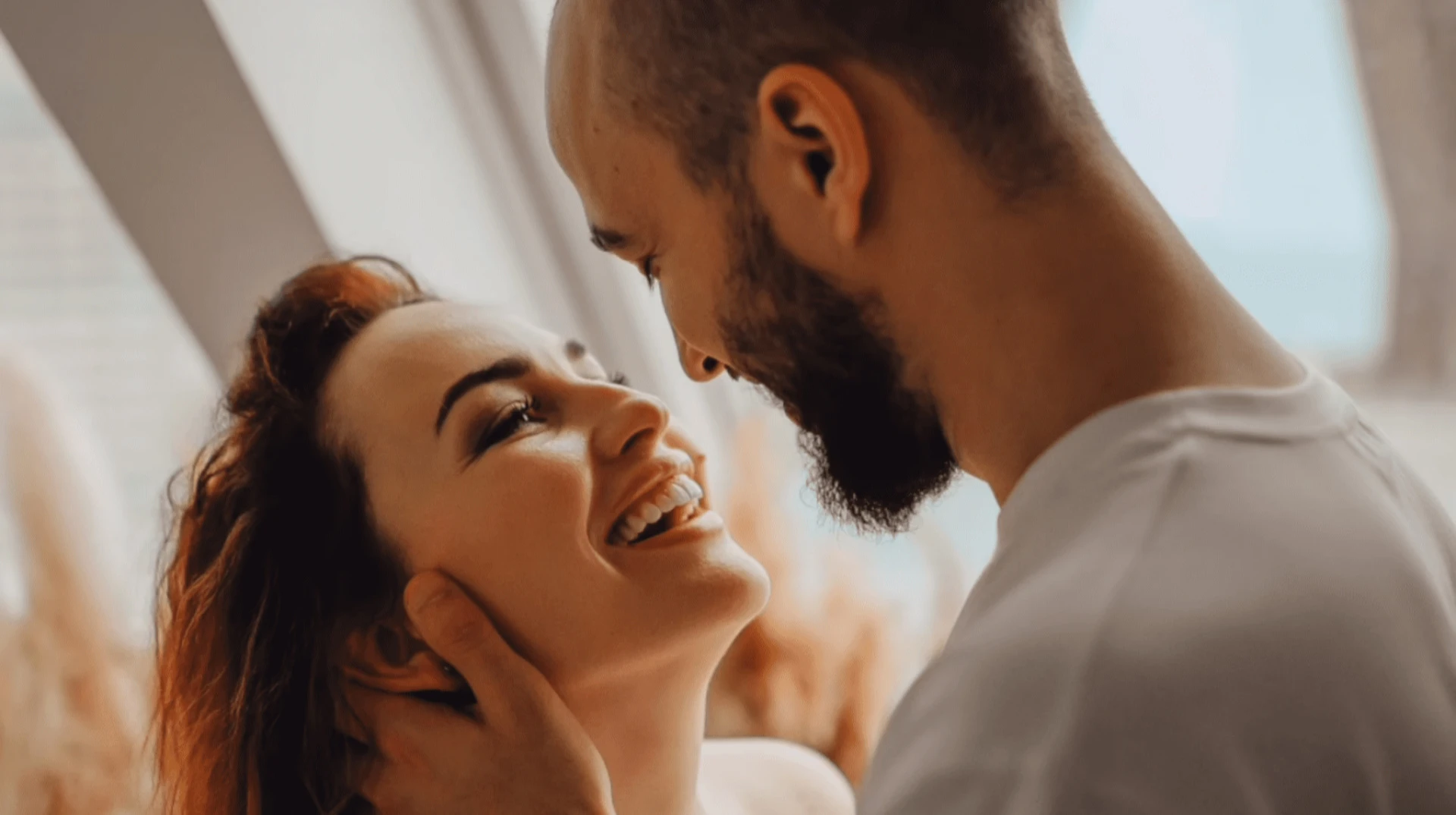 Булітко у міні влаштувала пристрасть з 26-річним нареченим на сходах. Фото