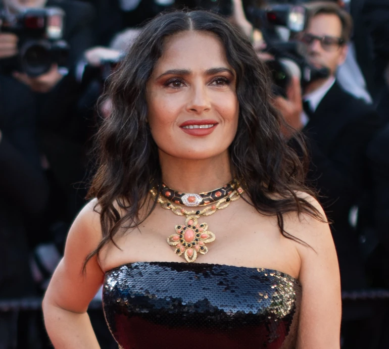 Пишногруда Хаєк у паєтках, заквітчана Гомес та Бланшетт у золотому: якими образами вражали зірки у Каннах. Фото