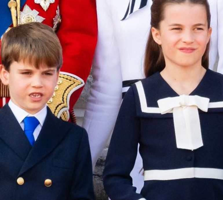 Королівські вболівальники: Міддлтон зазнімкувала Шарлотту й Луї за переглядом матчу збірної Англії