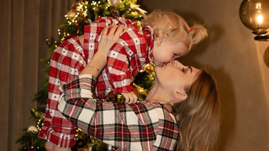 Зінченки на Різдво замилували дочками в однакових сукнях та песиками у піжамах. Фото