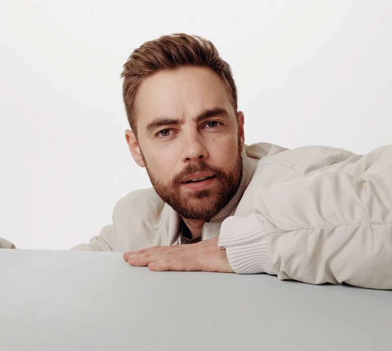 Вільні стосунки, кліп з Ющенком і скандал з Вербою: цікаве про коміка Антона Тимошенка