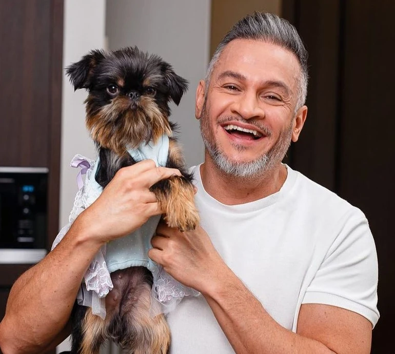 Кінець вересня, тим часом я...: 51-річний Хіменес-Браво на озері похизувався тілом у плавках