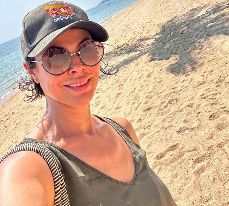 Ексдружина Кличка у крихітних бікіні показалася за пошуком романтики в Таїланді