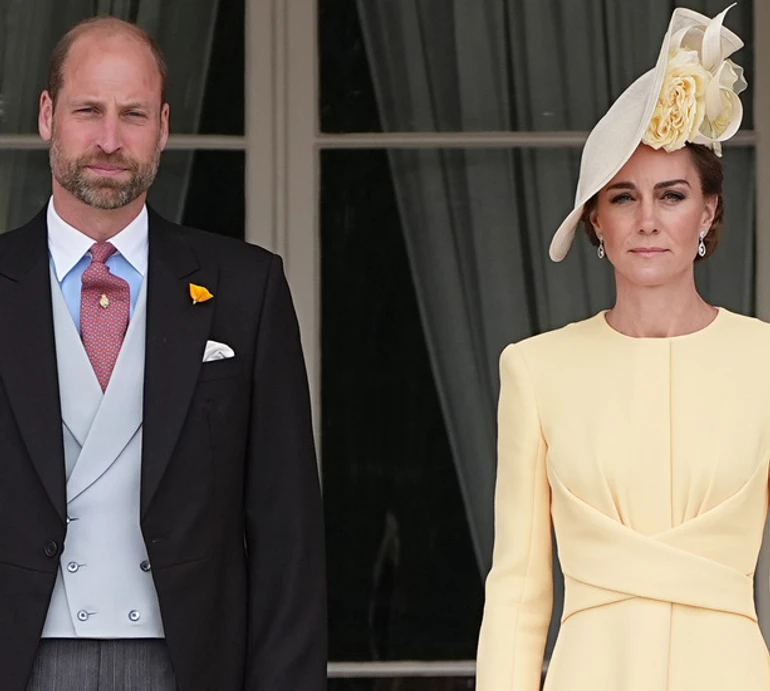 Міддлтон вигуляла масляно-жовту сукню та капелюшок з квітами на прийом у Букінгемському палаці. Фото