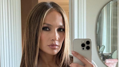 56-річна Лопес у боді та прозорих колготах наробила звабних фото із французьким вайбом