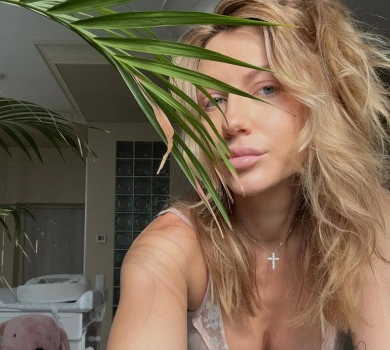 Виділила собі 42 золоті дні: Нікітюк розповіла, як збирається поєднувати материнство з роботою та хто їй допомагатиме