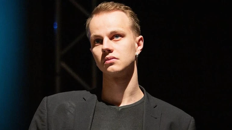 Складні стосунки з батьком-чиновником і закоханість у Лесю Нікітюк: цікаве про зірку Тихої Нави Івана Білаша