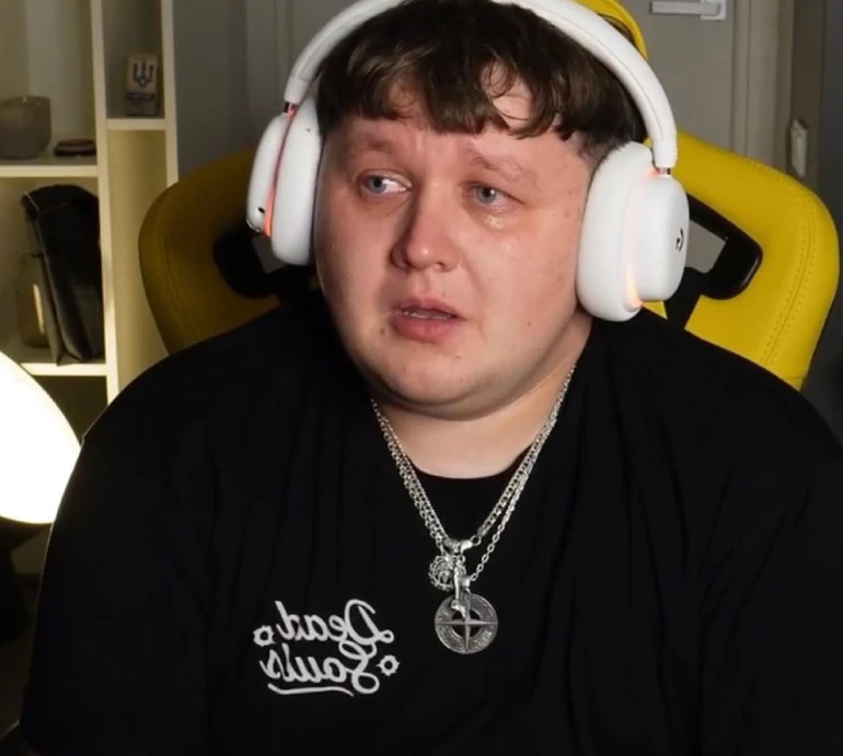 Мам, знайомся: Лебіга вмостився на колінах Дорофєєвої та заявив про любов