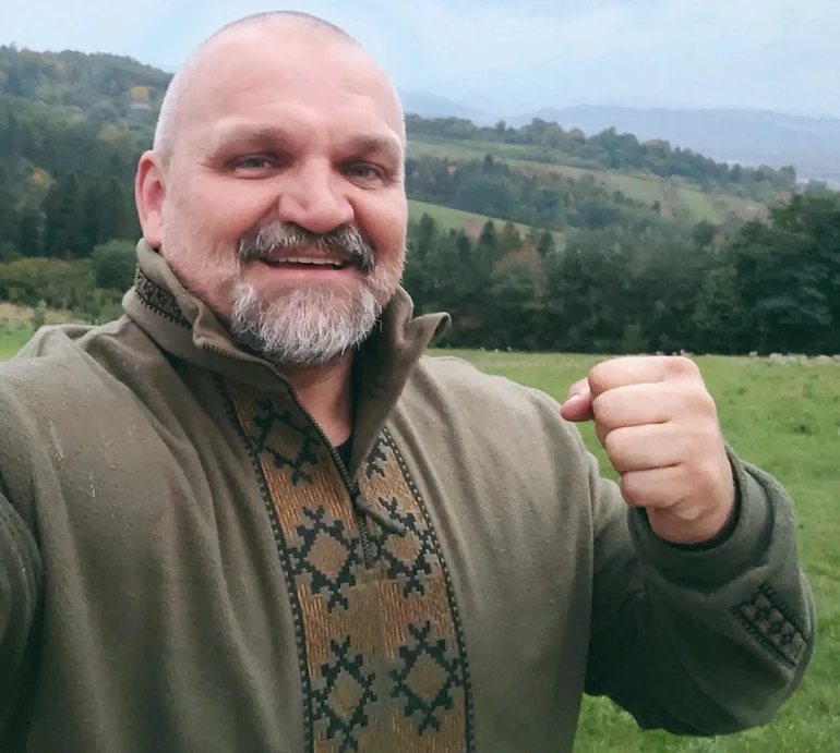 Закоханий і щасливий Вірастюк оголосив про народження сина від молодшої на 11 років нової коханої