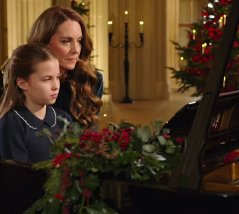 Особливе Різдво: Кейт Міддлтон із 10-річною дочкою вперше разом зіграли на піаніно у Віндзорському замку. Відео