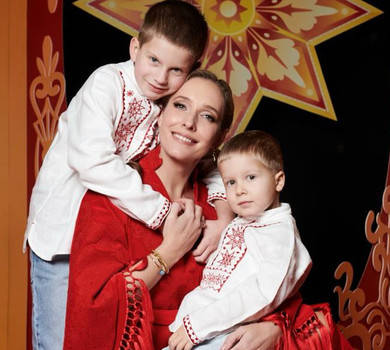 Добре знають один одного: Осадча насмішила трендовим відео з обома синами