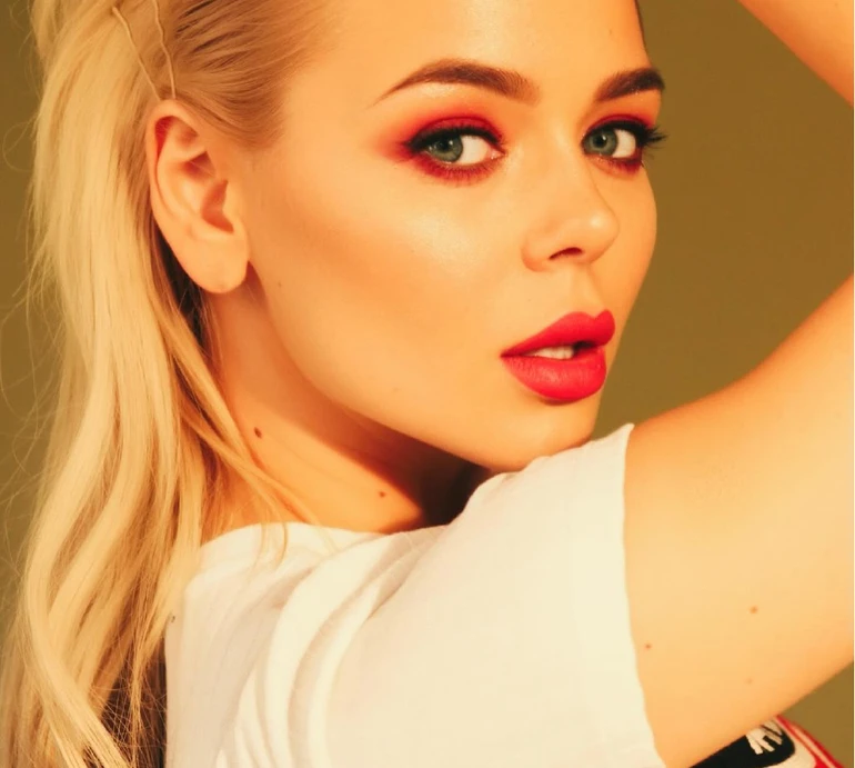 Гросу зізналася, за яких обставин може народити, та чи робила пластику грудей