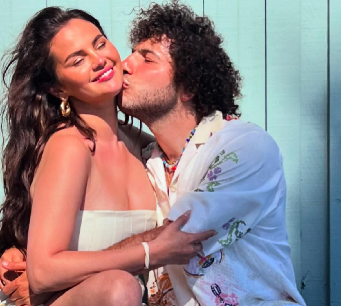 Ділиш своє життя зі мною: Гомес зворушливо подякувала коханому та показалася в купальнику на фото з ним