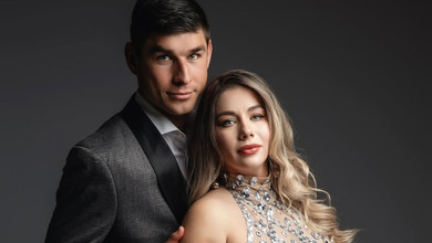 Вагітна дружина футболіста Маліновського вразила зйомкою в купальнику під водою. Фото