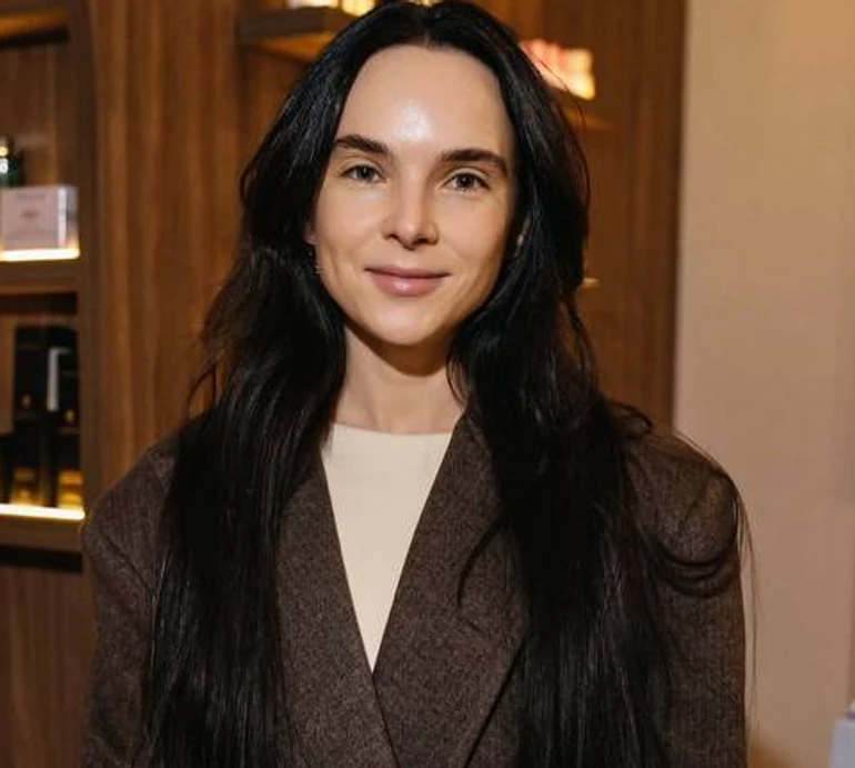 Розтікаюсь від щастя: Мірошниченко в купальнику показалася у шпагаті на тлі карпатського краєвиду