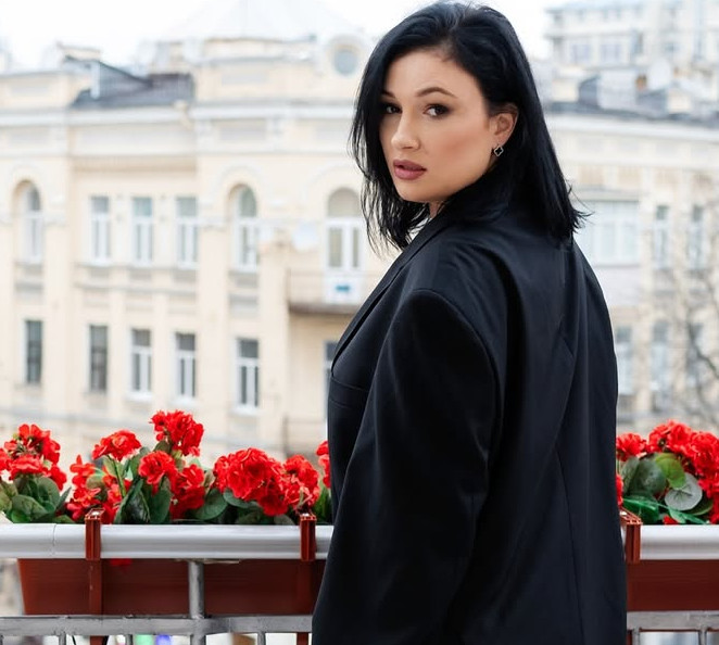 Немає чарівної формули: Приходько показалася з сином і дочкою та пояснила, що забороняє їм