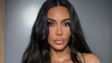 Викапана мама: Кардашян у Парижі вразила кардинально новою зачіскою. Фото