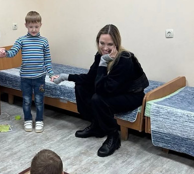 Було важко, але надихаюче: Джолі поділилася враженнями від поїздки в Україну