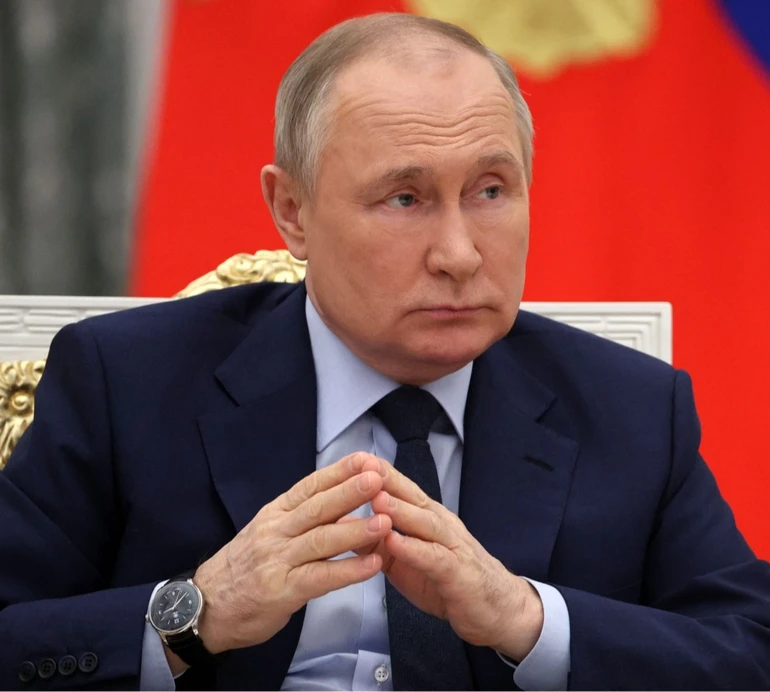 На жаль, ніяк не можу допомогти: ймовірна донька Путіна поспілкувалась з українським журналістом у Парижі