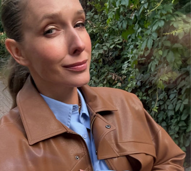 Осадча у шортиках і топі потягнулася на тлі Карпат та розказала, де бере сили