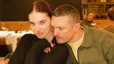 Усики помилувалися 1,5-річною дочкою в брендовій спідничці на новорічному святі. Фото