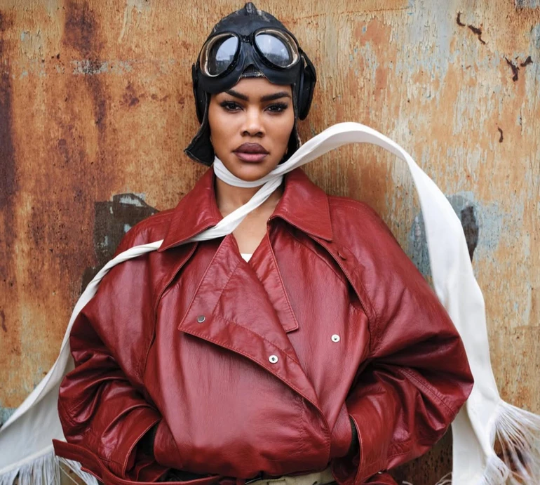 Володарка Золотого глобуса Теяна Тейлор для відомого глянцю похвалилася формами в прозорій сукні й мікрошортах