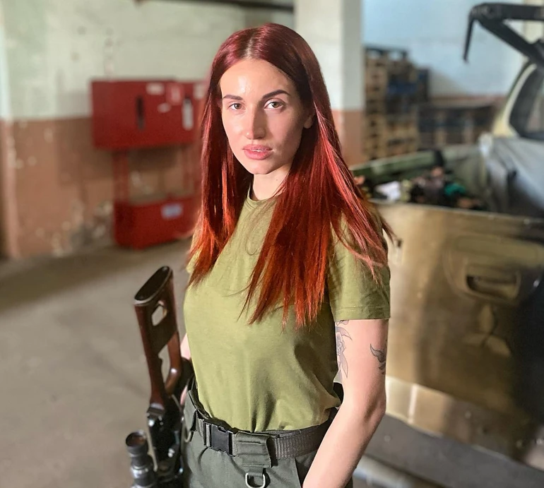 Втомилась мовчати: Емеральд офіційно повідомила про розлучення