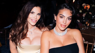 Дружина Безоса та наречена Роналду випнули груди у корсетних сукнях, а Демі Мур блиснула стегном на івенті у Нью-Йорку