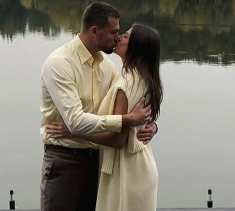 Бех і Романчук милим відео оголосили стать майбутньої дитини