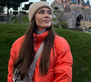 Саніна у вушках Мікі Мауса показала, як розважалася з сином у Парижі. Фото