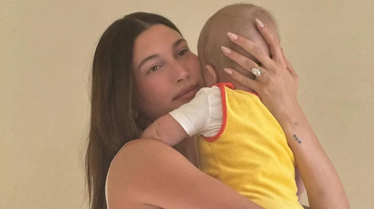 Це так весело: Хейлі Бібер розповіла, скількох дітей ще хоче та замилувала першими словами 1,5-річного сина