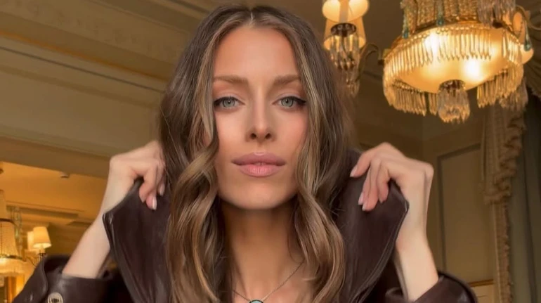 Онука Ротару у трендовому ромпері зі шлейфом за $6500 показалася на fashion-відео у Парижі