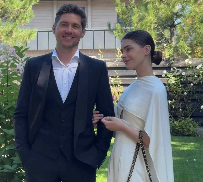 Ошатні Остапчук із дружиною відвідали секретну літню вечірку на городі. Смішне відео