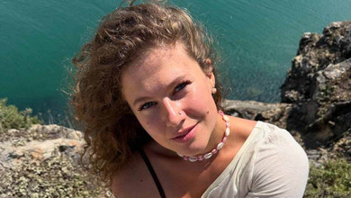 Дар'я Легейда на португальському пляжі посвітила соковитими принадами в бікіні. Відео