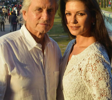 Можеш тільки ти: Зета-Джонс і Дуглас відсвяткували срібне весілля та згадали свої романтичні миті разом. Фото